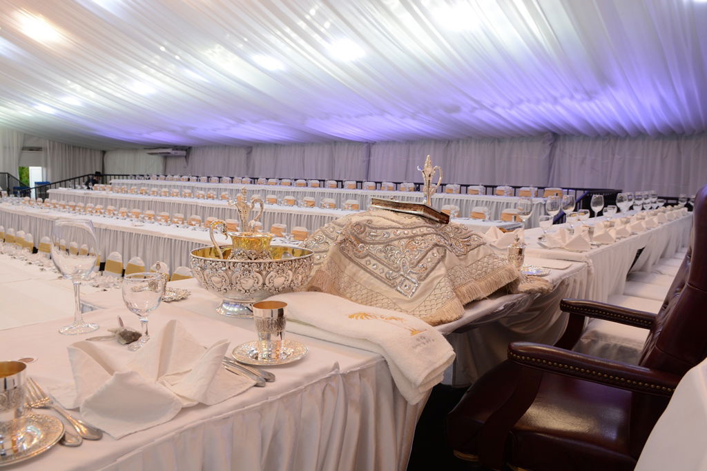 מסע האדמו"ר מסאטמר ומאות הנגידים. צפו