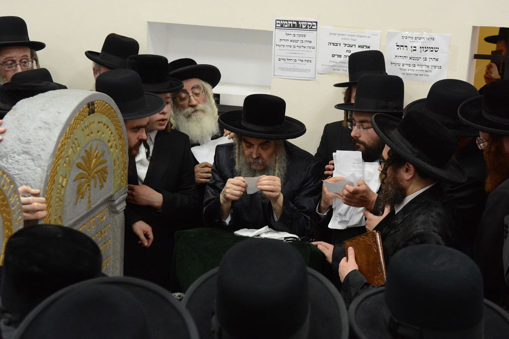 מסע האדמו"ר מסאטמר ומאות הנגידים. צפו