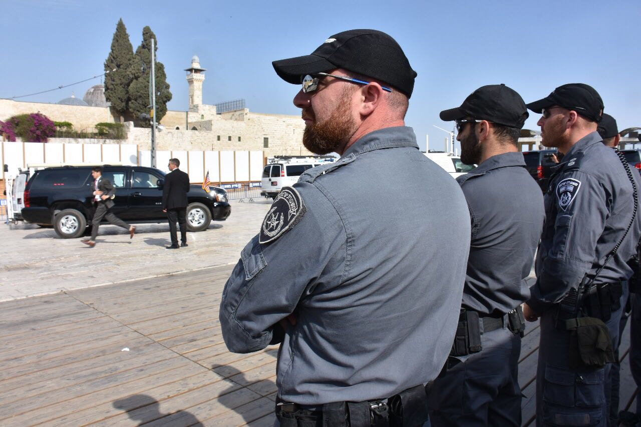 ממתינים לטראמפ בכותל