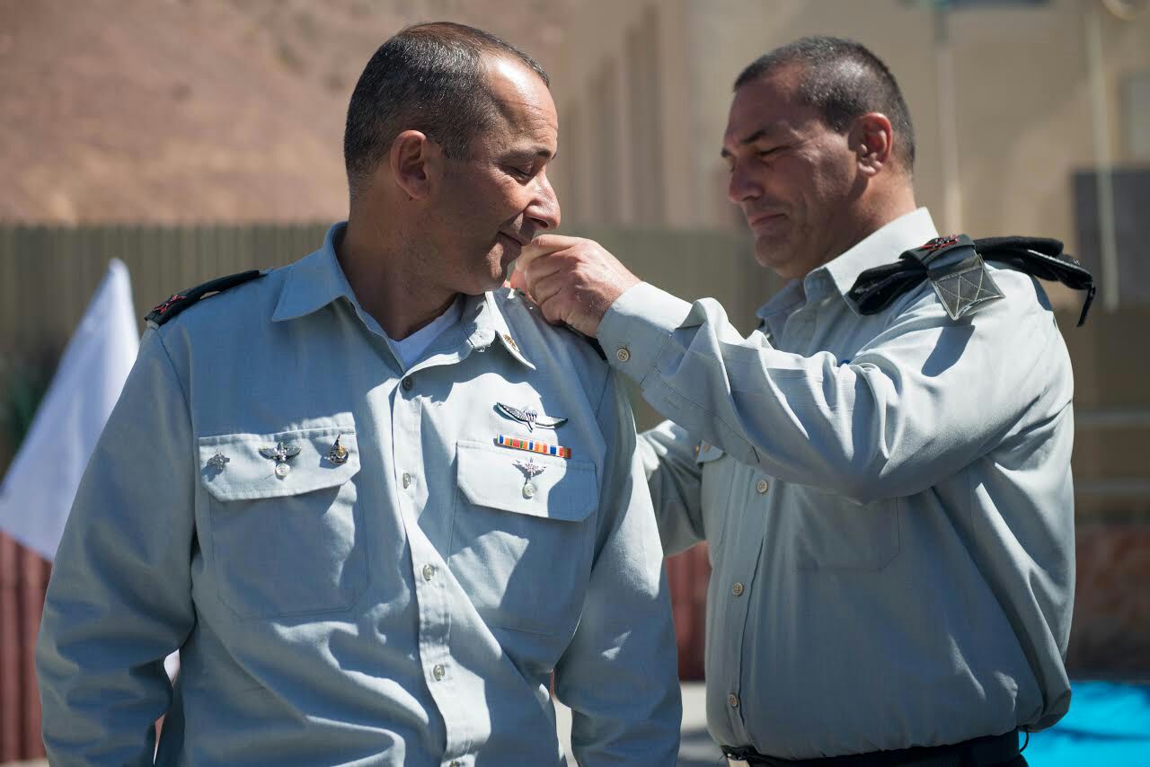 חזות, עונד את הדרגות הבכירות