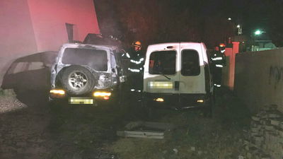 שני רכבים הוצתו ביישוב ערה ורוססו כתובות