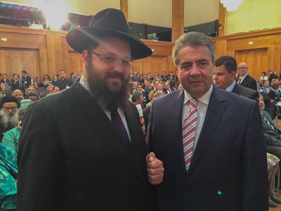 שר החוץ הגרמני עם הרב טייכטל