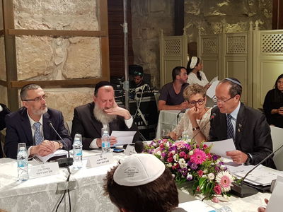 בכירי העירייה בארוחת הערב