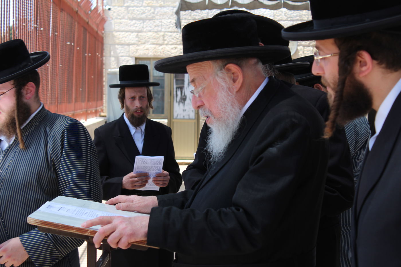 תפילת השל"ה מול מקום המקדש • תיעוד