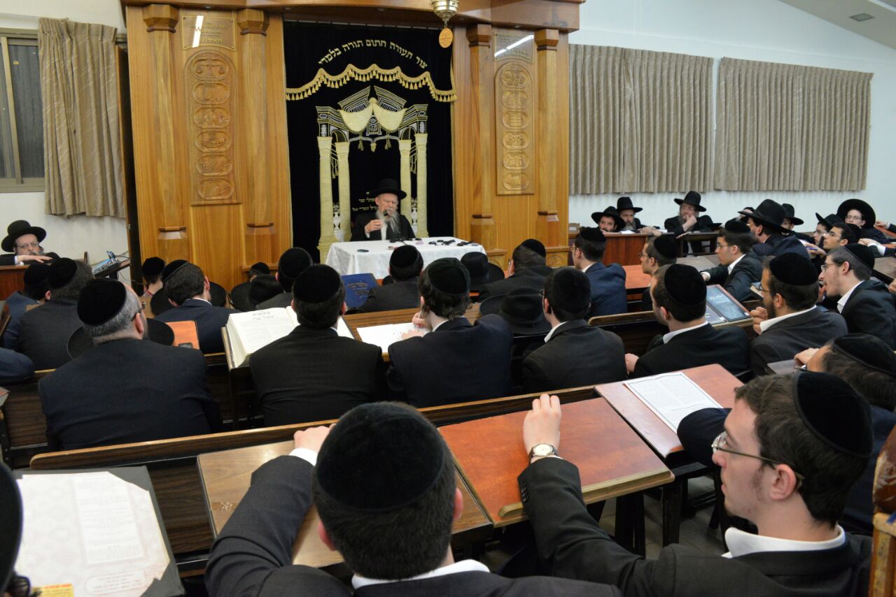 הגרי"ג אדלשטיין מסר שיחת חיזוק ב'קרית מלך'