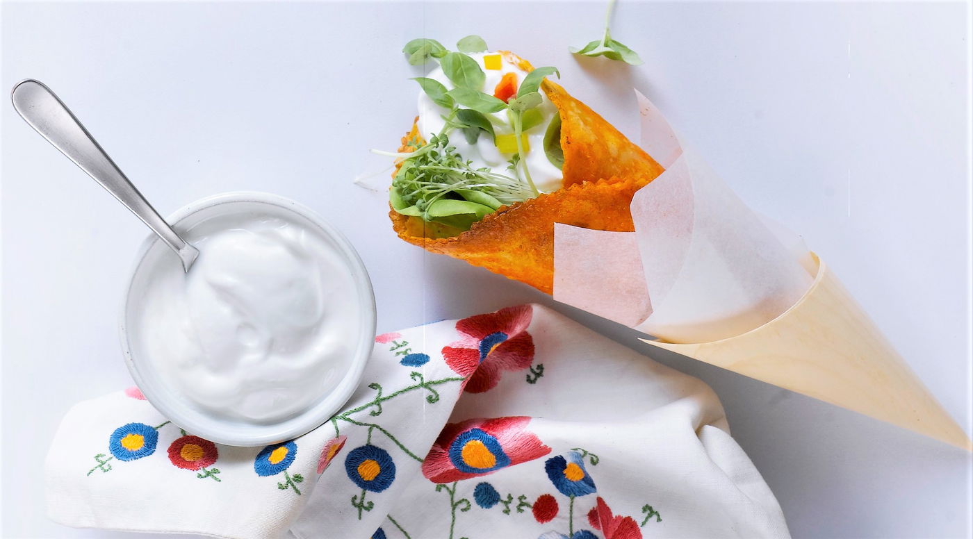 קונוס טורטיה פיקנטי במילוי גבינות ופלפלים