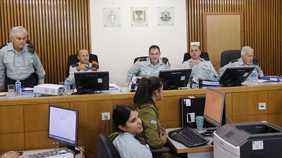 אלאור אזריה, משפחתו ונציגי התביעה בבית הדין - היום