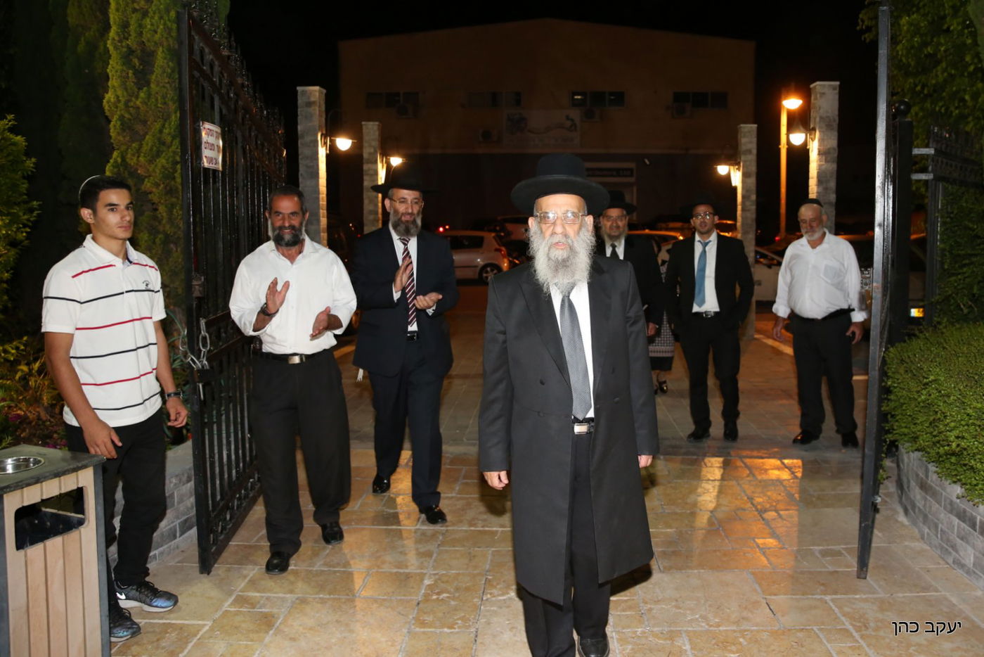 מקורבו של הראשל"צ בירמץ את בנו, כולם התייצבו