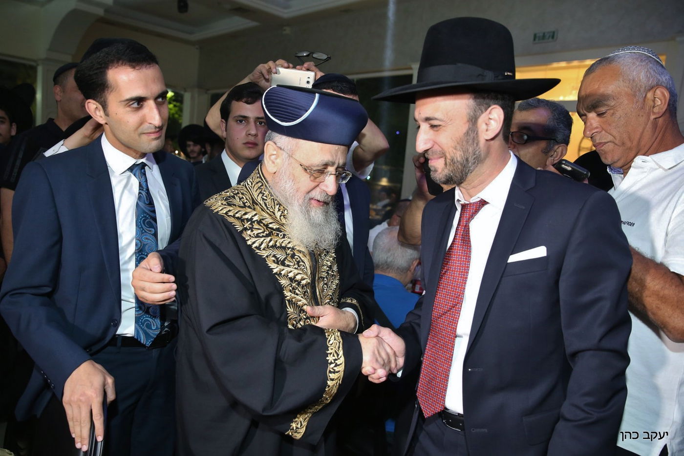 מקורבו של הראשל"צ בירמץ את בנו, כולם התייצבו