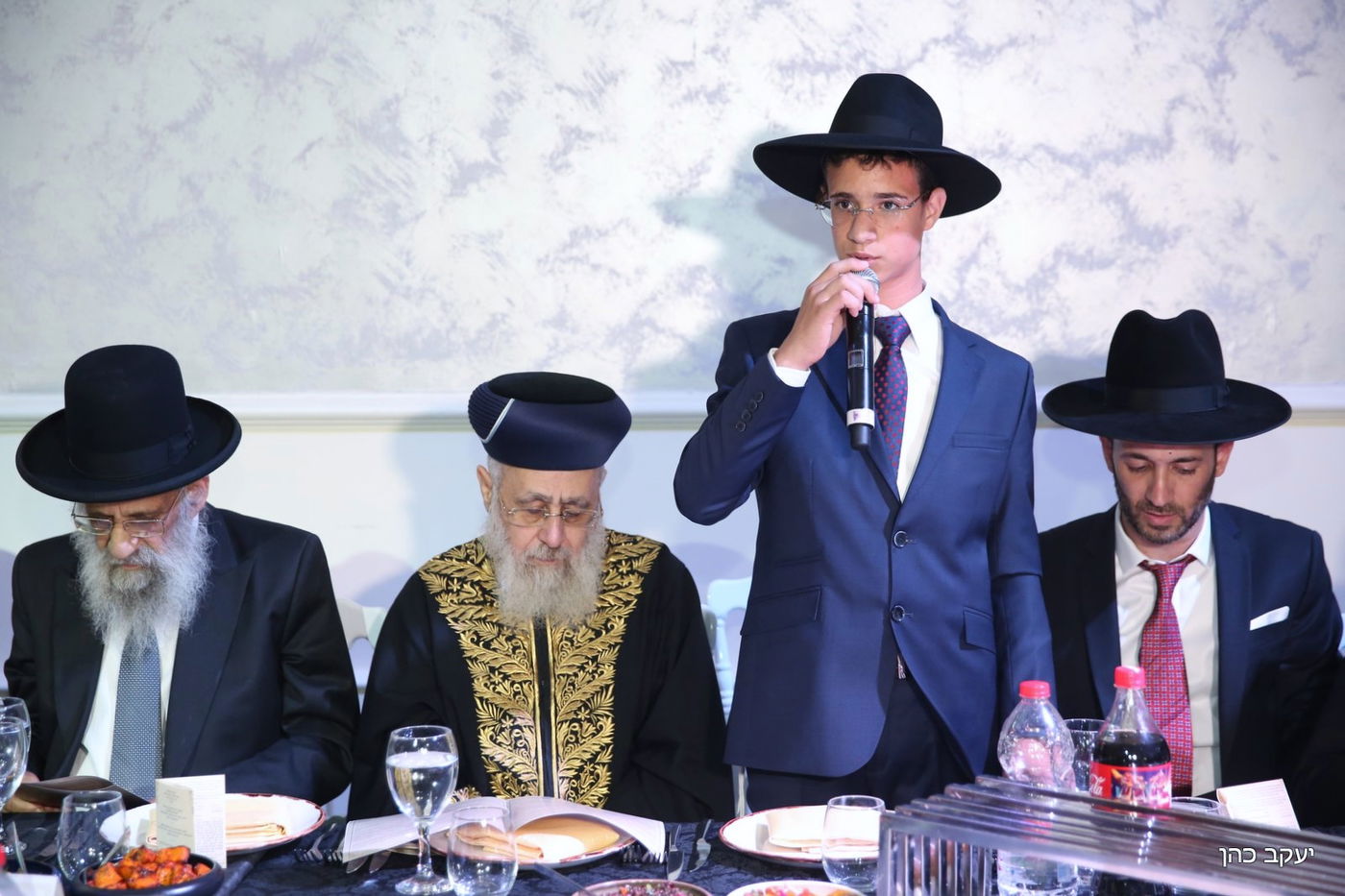 מקורבו של הראשל"צ בירמץ את בנו, כולם התייצבו