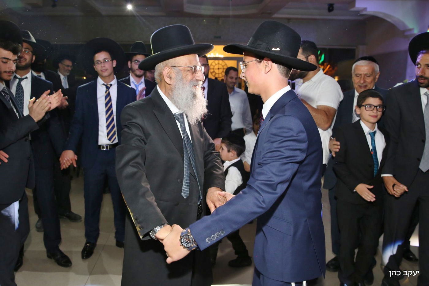 מקורבו של הראשל"צ בירמץ את בנו, כולם התייצבו