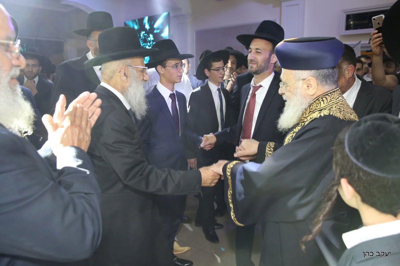 מקורבו של הראשל"צ בירמץ את בנו, כולם התייצבו