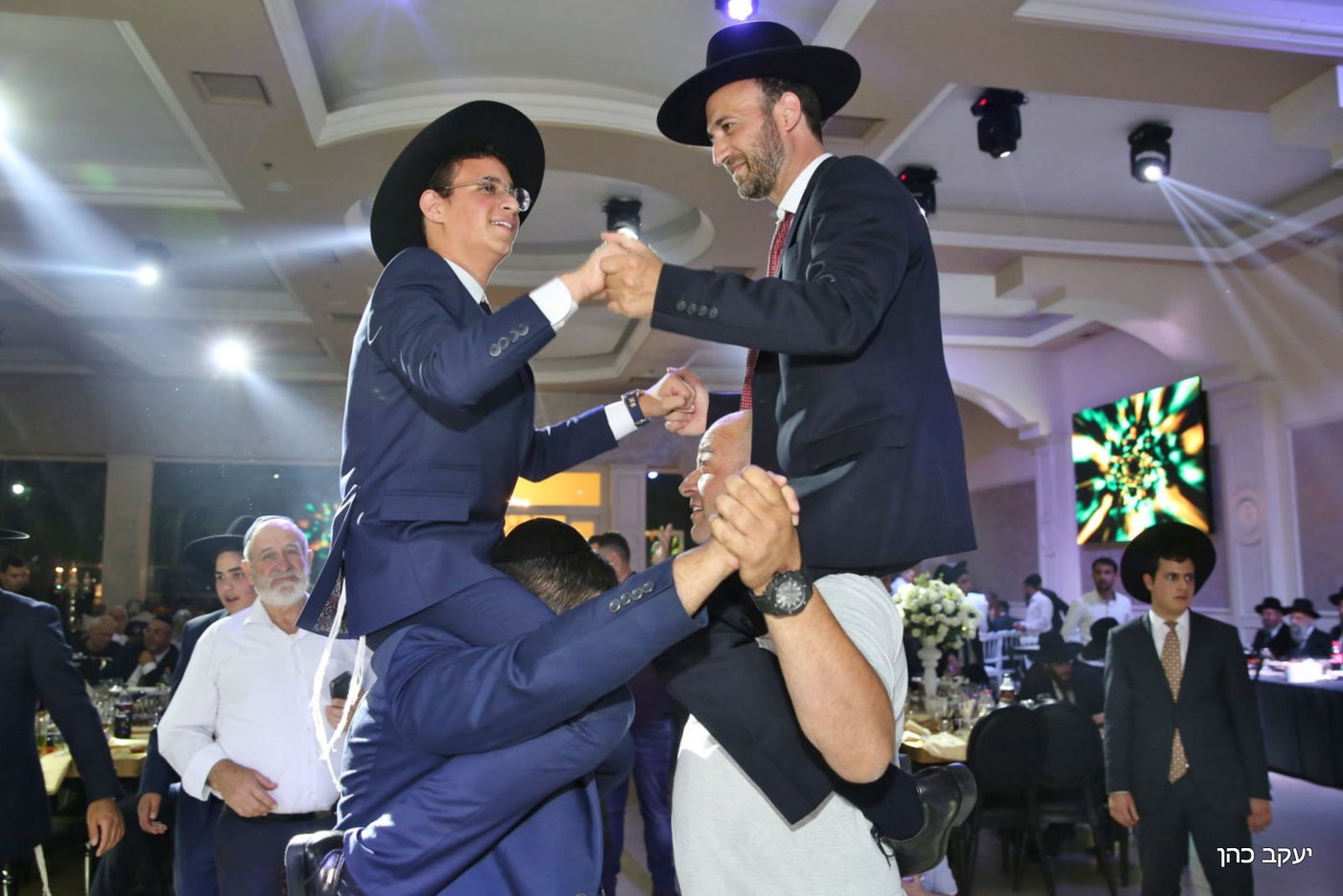 מקורבו של הראשל"צ בירמץ את בנו, כולם התייצבו