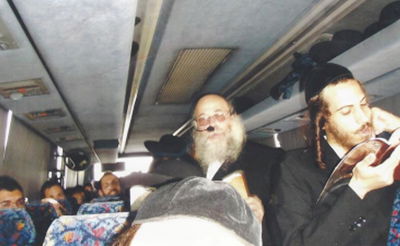 הרב בשיעור באוטובוס