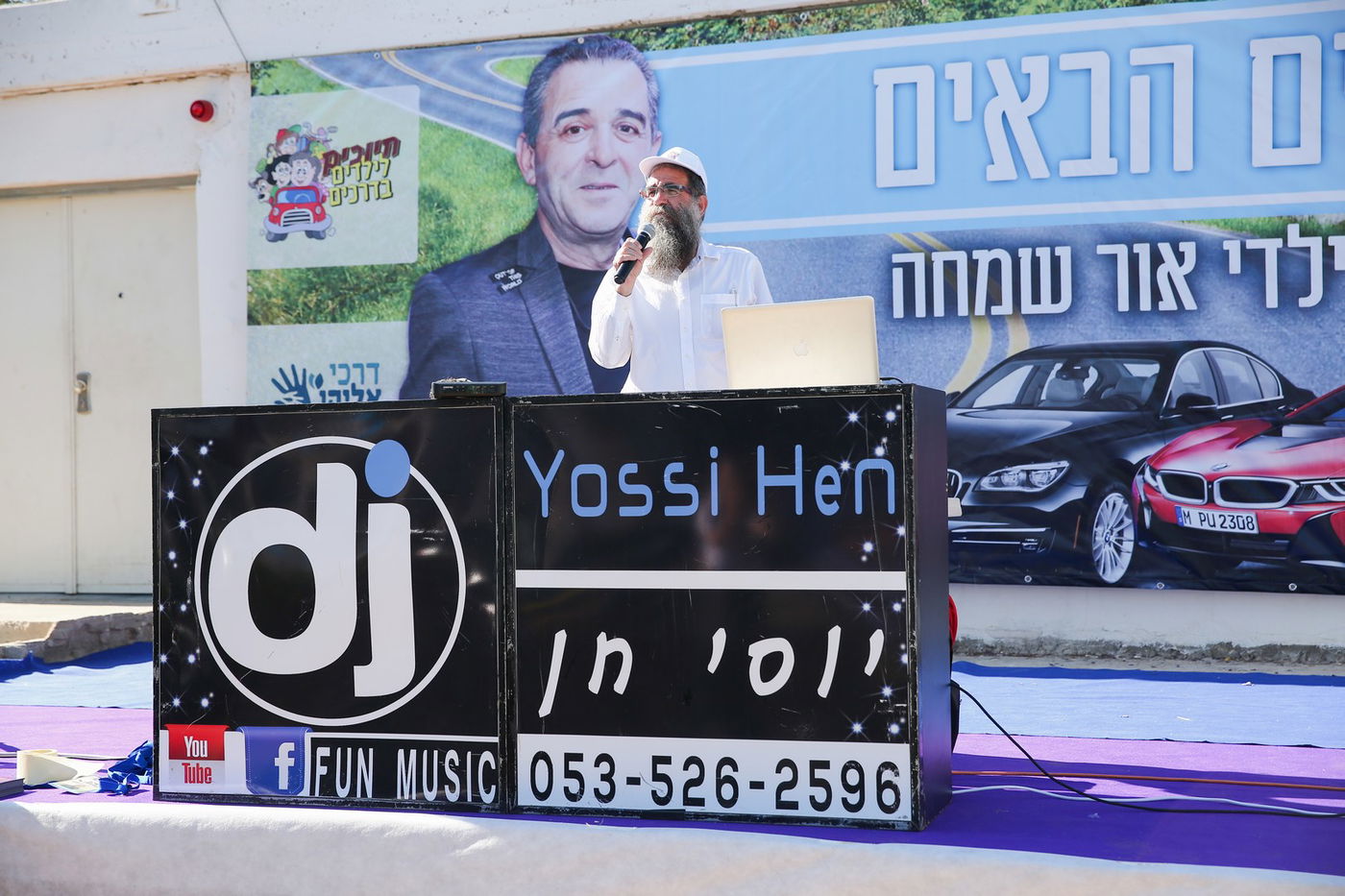 מחווה של מיליונר: תצוגת רכבי יוקרה לילדי פנימיה