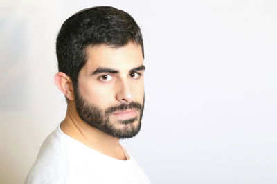 משה נריה כורסיה בסינגל מקפיץ - "שנזוז"