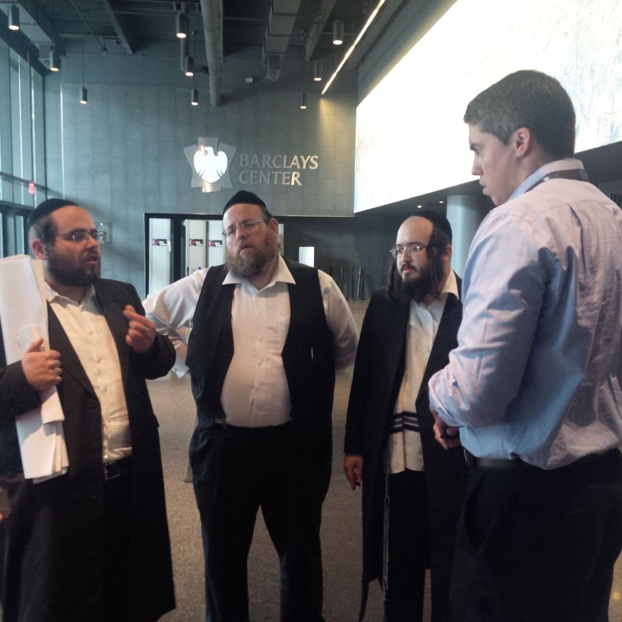 חילוקי דעות: הרבי מסאטמר ביקש דחייה, חסידיו לא יפגינו