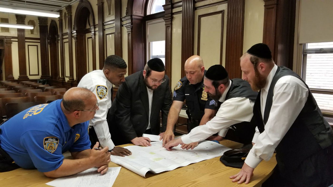 חילוקי דעות: הרבי מסאטמר ביקש דחייה, חסידיו לא יפגינו