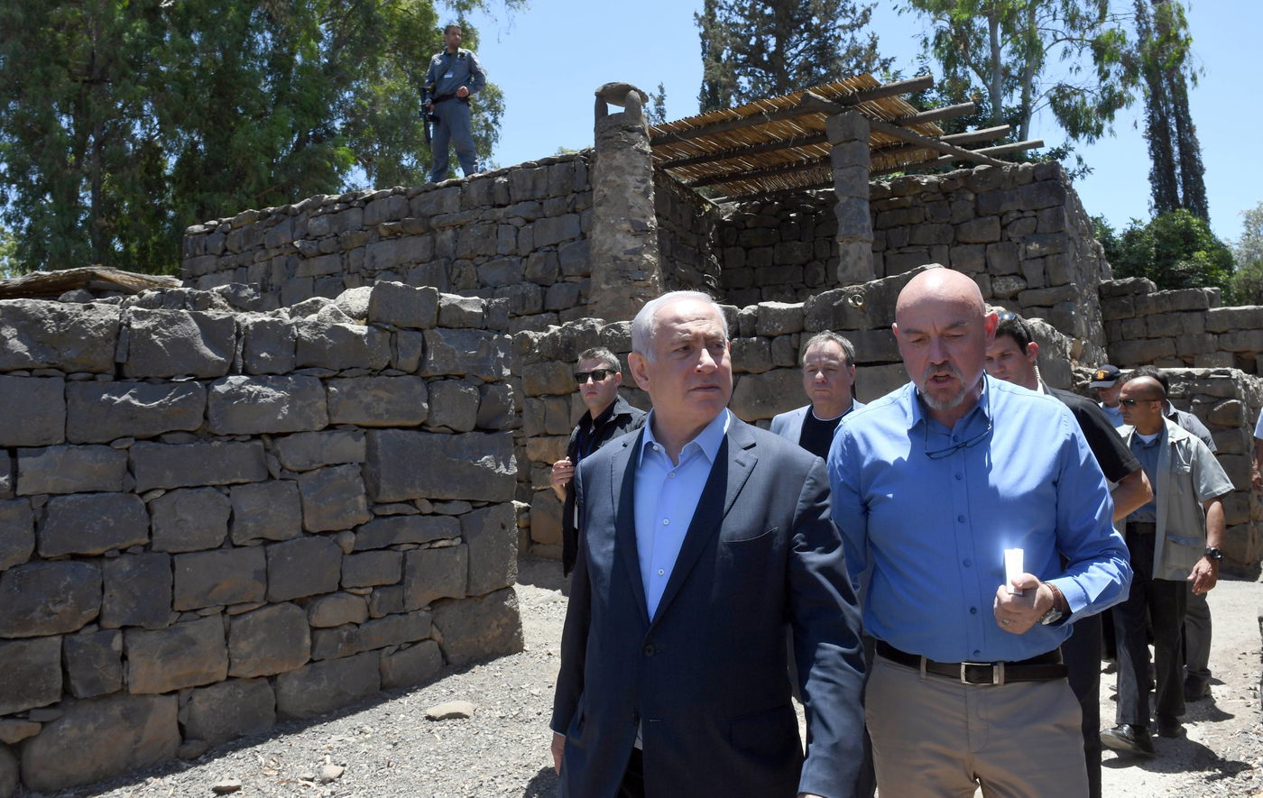 צפו: נתניהו סייר בבית הכנסת העתיק של קצרין וברמת הגולן