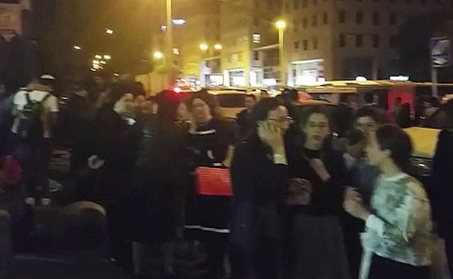 בהלה בחתונת נכדי האדמו"רים: תקרת עזרת הנשים קרסה