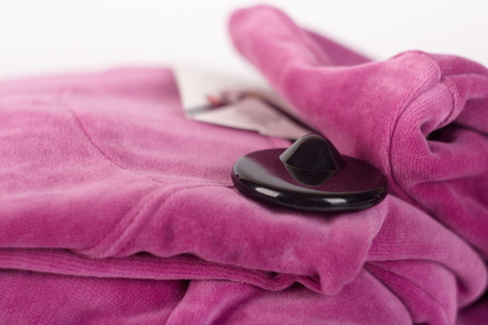 2 נערות גנבו בתחכום עשרות בגדים מחנויות ונעצרו