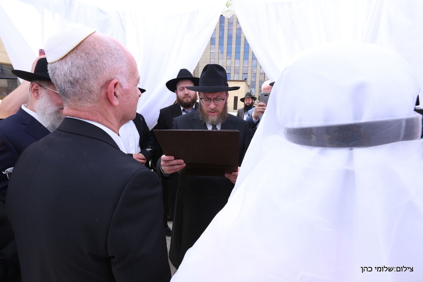 באירוע אחד: חופה כדת וכדין לשלושה זוגות מתקרבים