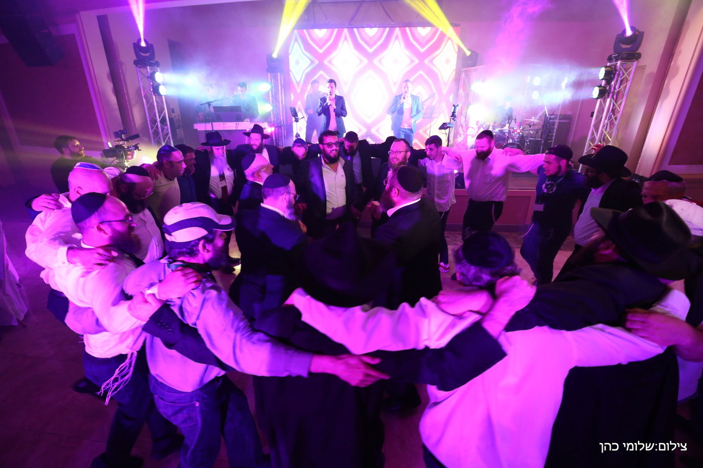 באירוע אחד: חופה כדת וכדין לשלושה זוגות מתקרבים