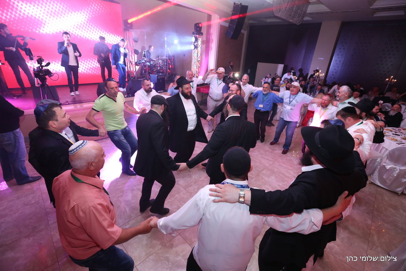 באירוע אחד: חופה כדת וכדין לשלושה זוגות מתקרבים