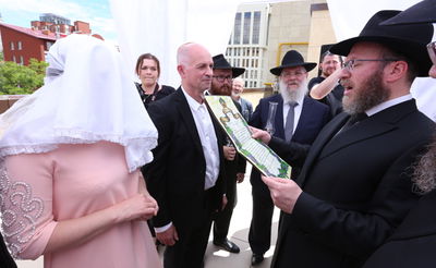 באירוע אחד: חופה כדת וכדין לשלושה זוגות מתקרבים