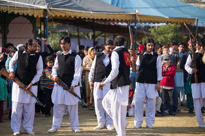 אזרחים פקיסטנים חמושים, אילוסטרציה