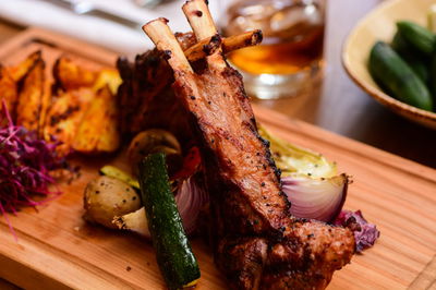 קארה כבש. ממנות הדגל של מסעדת שאלוט.