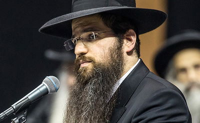 המשגיח, השתמש בשמות בדויים