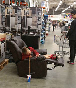 הצעיר הזה לא יזיז שריר בשביל הקולה שלו