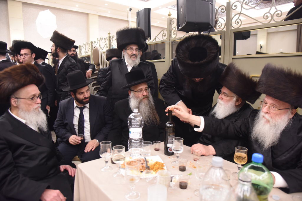 העסקן לבית בעלזא יהושע וויינברגר חיתן את בתו • גלריה