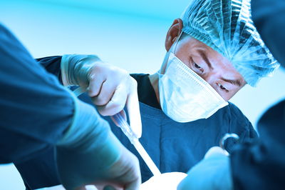 ללא ניתוח: תיקון מסתם לב ימני דולף. שערי צדק. אילוסטרציה