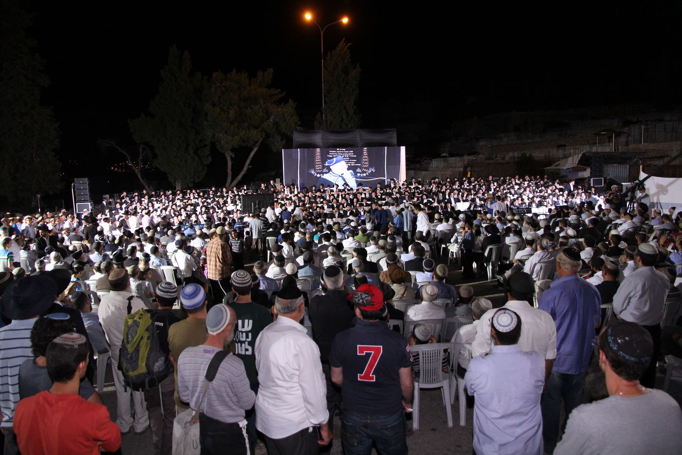 רבבות בהילולא של הרב מרדכי אליהו זצוק"ל