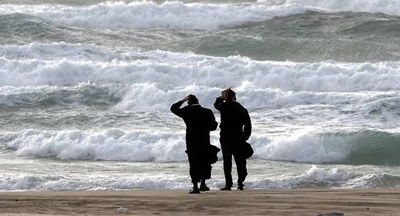 גם כשהסערה מתחילה אתה לא לבד. אילוסטרציה
