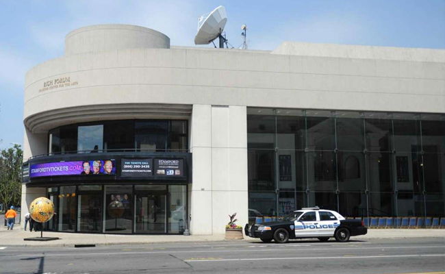 מי צייר צלבי קרס ומגן דוד על חנויות בארה"ב?