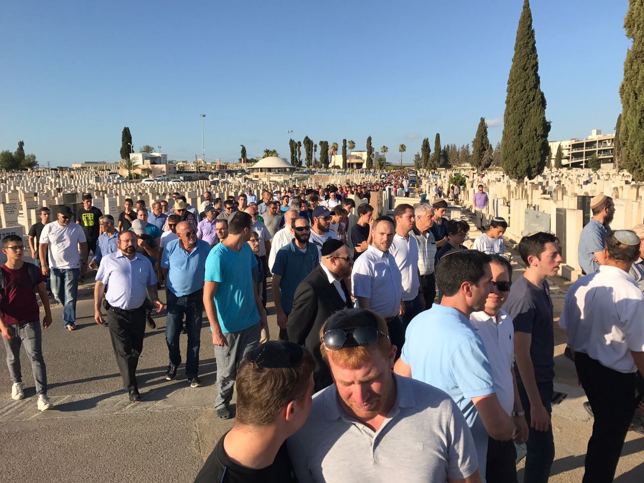 "גדול מהחיים": מאות בהלווית עורך הדין אלקנה בישיץ