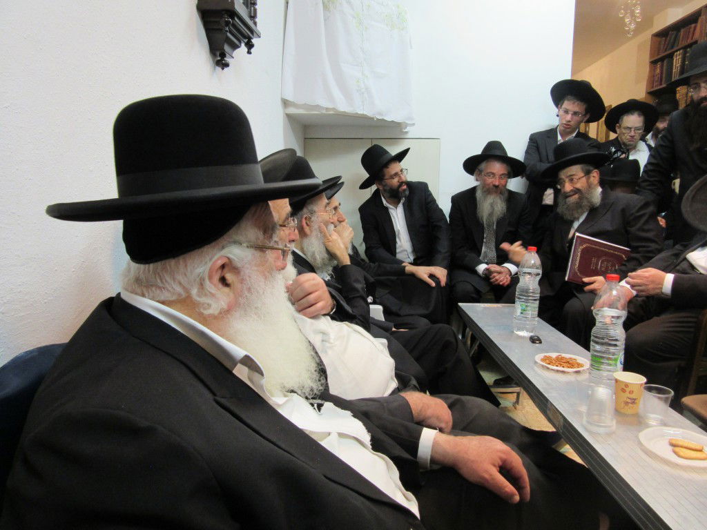 גלריה מסכמת: ניחום אבלים אצל הגר"ש מרקוביץ'