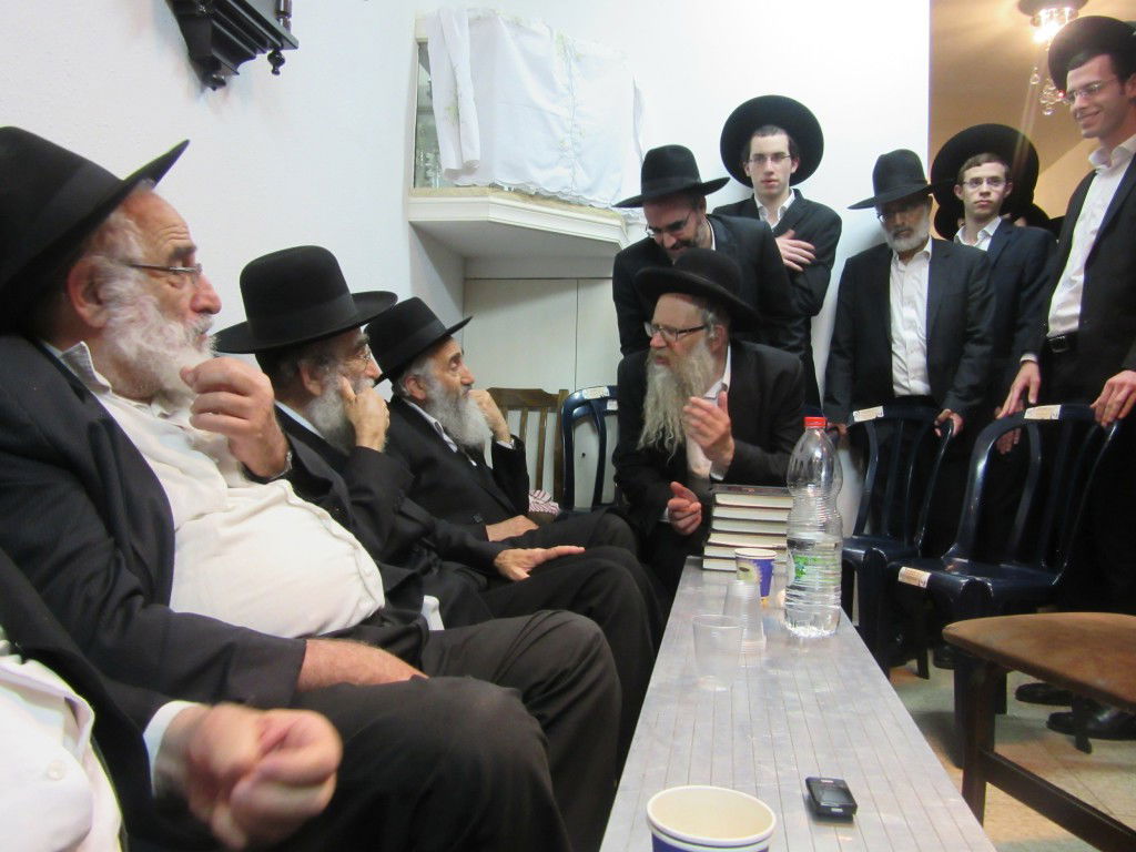 גלריה מסכמת: ניחום אבלים אצל הגר"ש מרקוביץ'