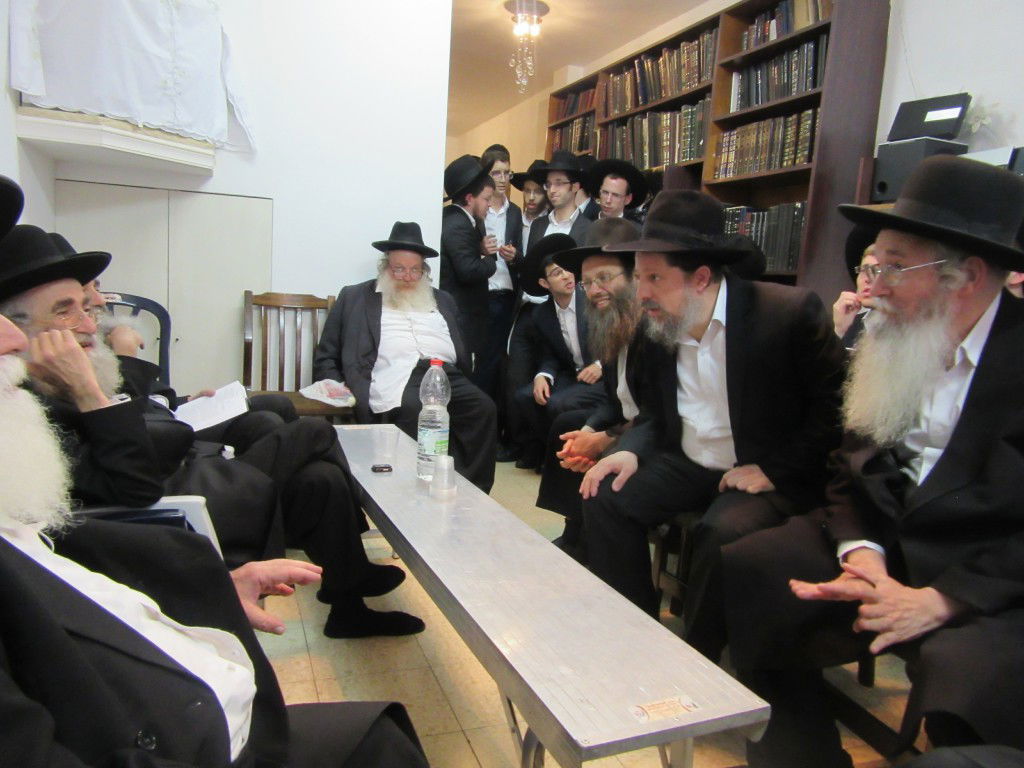 גלריה מסכמת: ניחום אבלים אצל הגר"ש מרקוביץ'