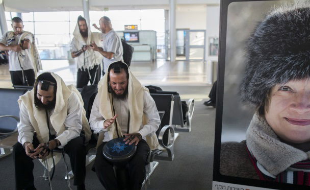 ממתינים בנמל התעופה. אילוסטרציה