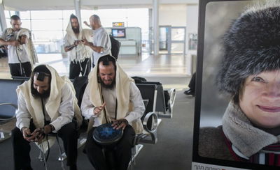 ממתינים בנמל התעופה. אילוסטרציה