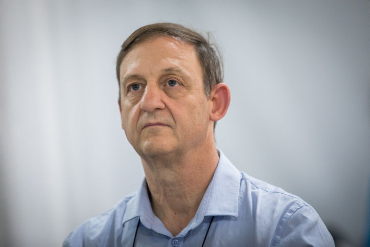 "לא דיקטטור", פרופ' וינטראוב