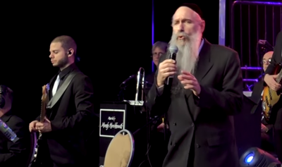 מרדכי בן דוד מרגש עם הלהיט של ביגון • צפו