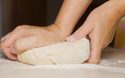 סגולה ללידה קלה: הפרשת חלה. אילוסטרציה