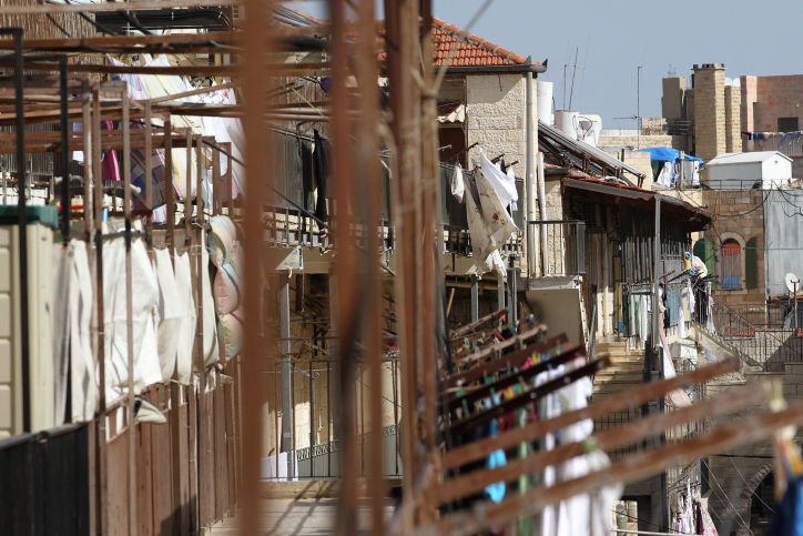 בניית מרפסת. ארכיון