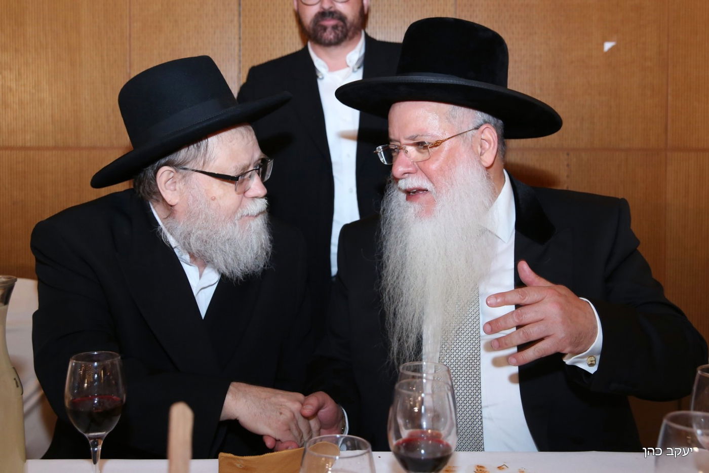 רבה של אלעד חיתן את בנו • צפו בגלריה