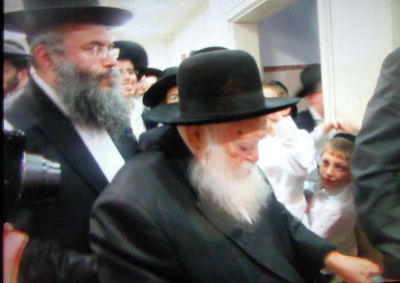 שר התורה מרן הגר"ח קנייבסקי נלכד במעלית, אנשי ידידים חילצו